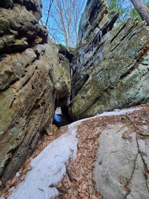 Hocking Hills Cabin-Private Hot Tub, Hiking, Caves Villa Rockbridge Exterior photo